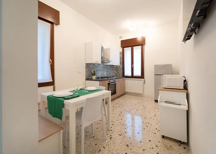 شقة Al Pettirosso - With Free Parking ميستر