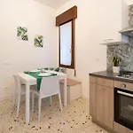 Al Pettirosso Family דירה מסטרה