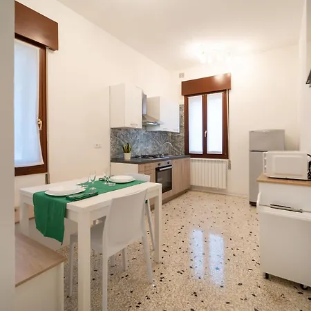 דירה Al Pettirosso Family מסטרה